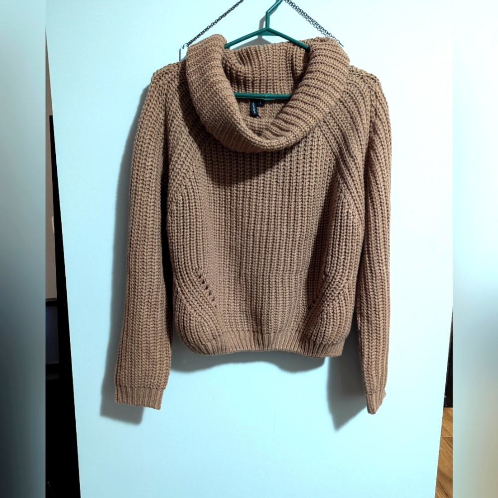 - - Moon & Madison. Shaker knit, crop, cowl neck sweater. Size small. …